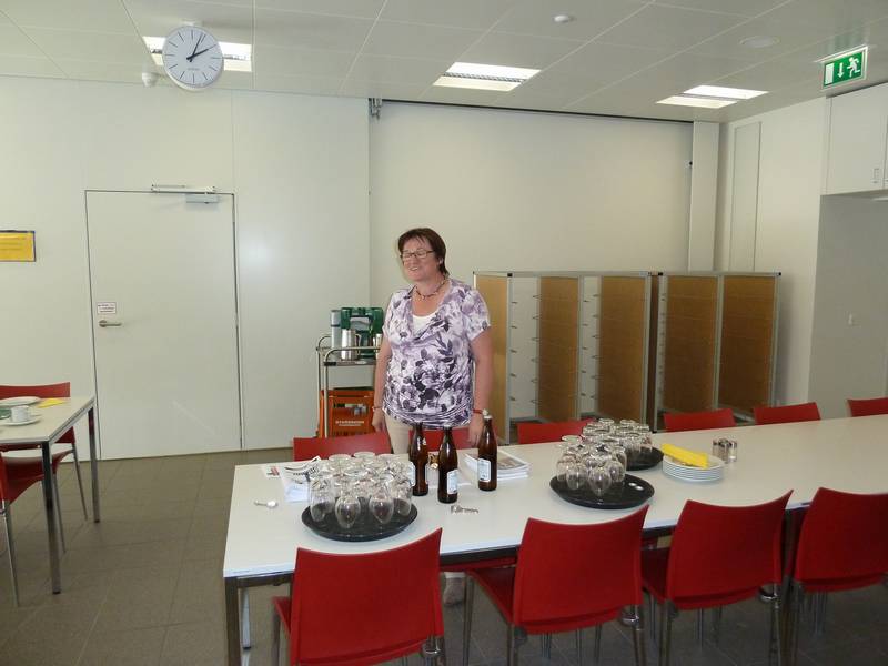 n_02 Fr. Fachlehrer begruesst Senioren.jpg